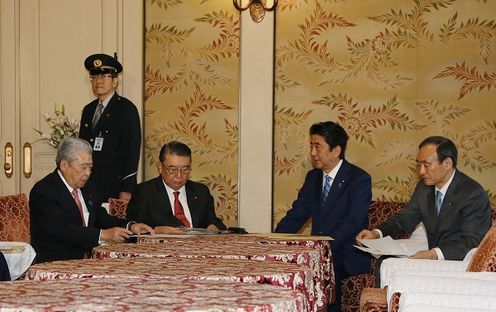 Photograph of the Prime Minister at the meeting