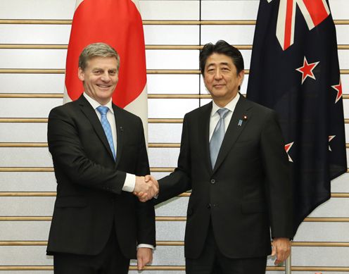 Photograph of the leaders shaking hands