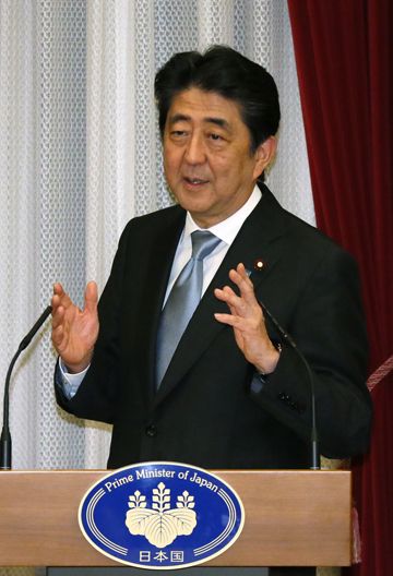 Photograph of the Prime Minister delivering an address at the banquet hosted by Prime Minister Abe and Mrs. Abe