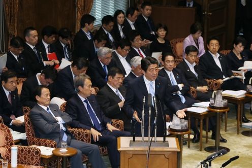 Photograph of the Prime Minister answering questions at the meeting of the Budget Committee of the House of Councillors