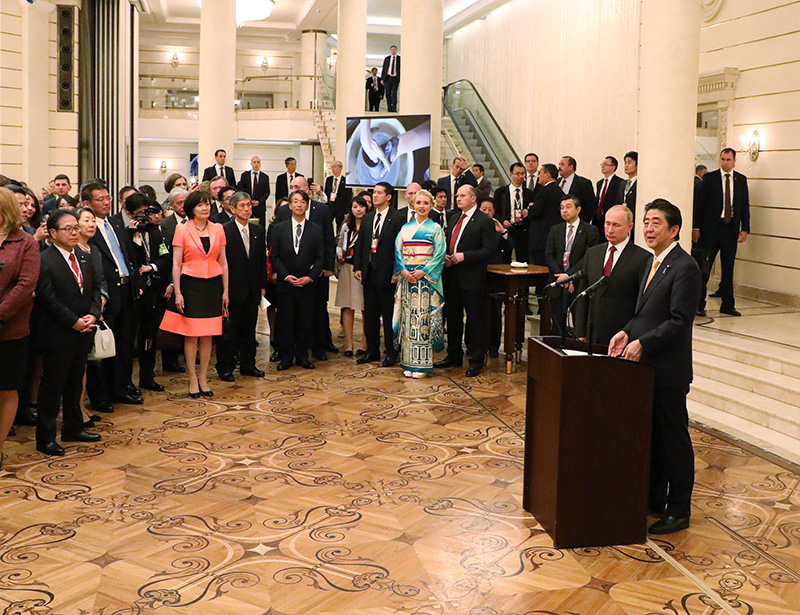 Photograph of the reception for the “Japan Year in Russia” and the “Russia Year in Japan”