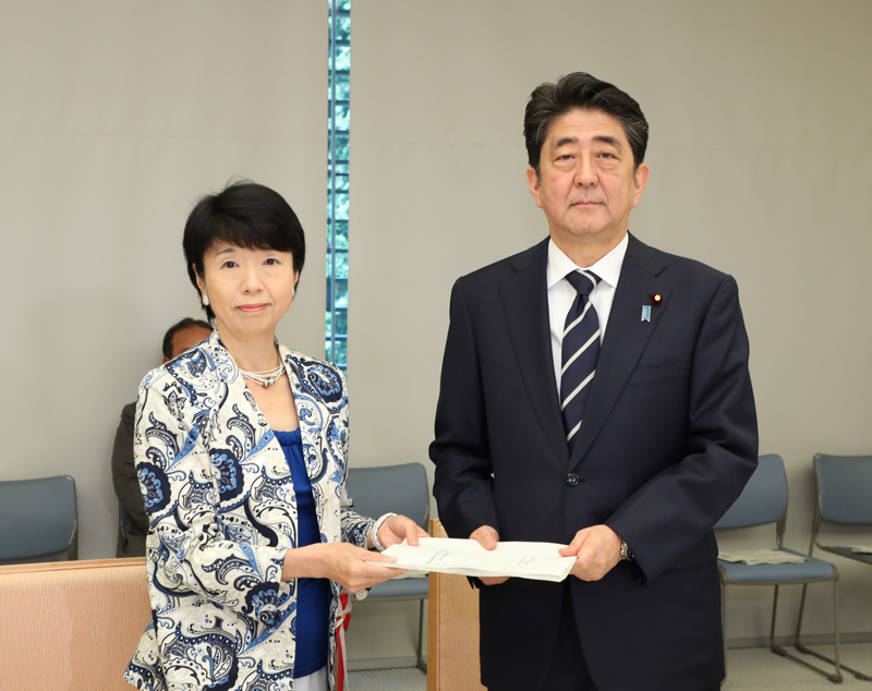 Photograph of the Prime Minister receiving the report