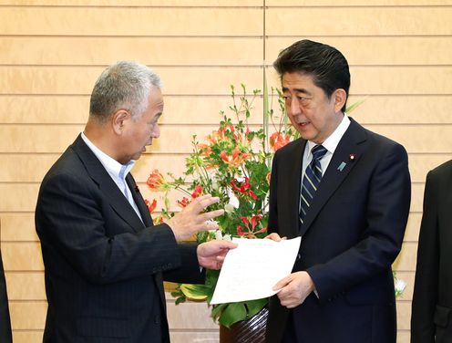 Photograph of the Prime Minister receiving the request