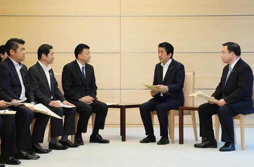 Photograph of the Prime Minister receiving the report