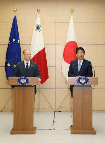 Photograph of the joint press announcement