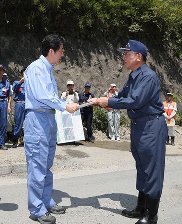 Photograph of the Prime Minister receiving the request