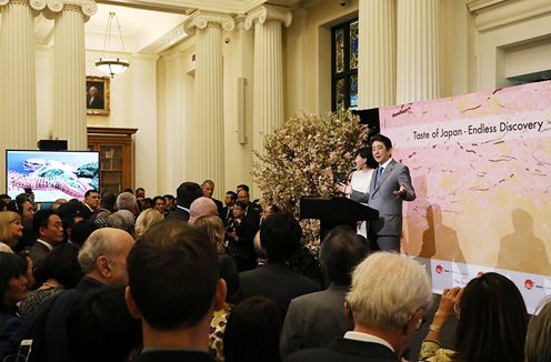 Photograph of the Prime Minister delivering an address at the Food and Tourism Reception (2)