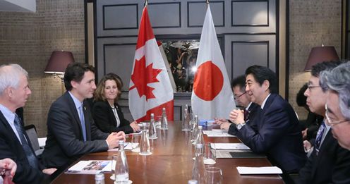 Photograph of the Japan-Canada Summit Meeting