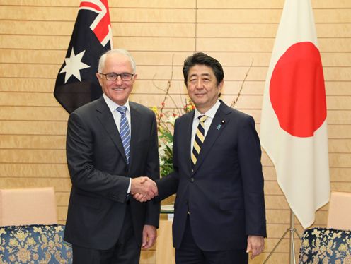 Photograph of the leaders shaking hands