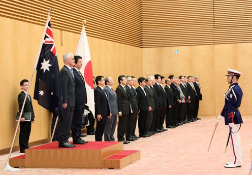 Photograph of the salute and the guard of honor ceremony (1)