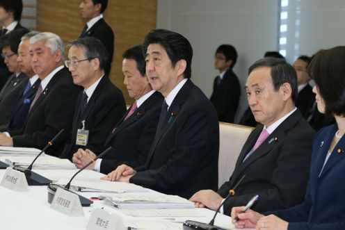 Photograph of the Prime Minister delivering an address (1)