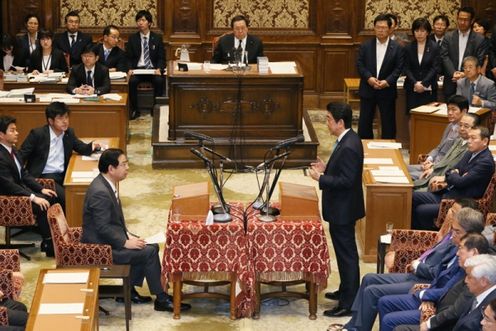 Photograph of the Prime Minister making a statement (3)