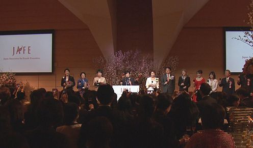 Photograph of the Prime Minister raising a toast