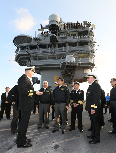Photograph of the Prime Minister touring the USS Ronald Reagan