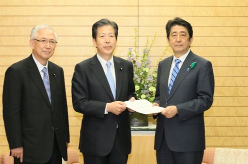 Photograph of the Prime Minister receiving the request