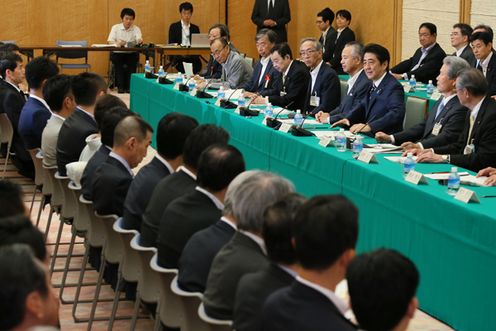 Photograph of the Prime Minister delivering an address (3)