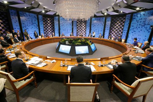 Photograph of the APEC Economic Leaders’ Meeting (pool photo) (1)