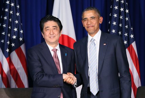 Photograph of the Prime Minister shaking hands with the President of the United States