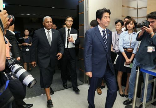 Photograph of the leaders attending the joint press announcement