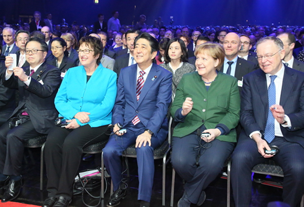 Photograph of the Prime Minister attending the CeBIT Welcome Night (2)