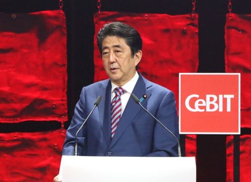 Photograph of the Prime Minister delivering a speech at the CeBIT Welcome Night (3)