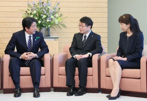 Photograph of the Prime Minister receiving the courtesy call (3)