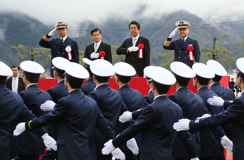 Photograph of the Prime Minister observing the procession