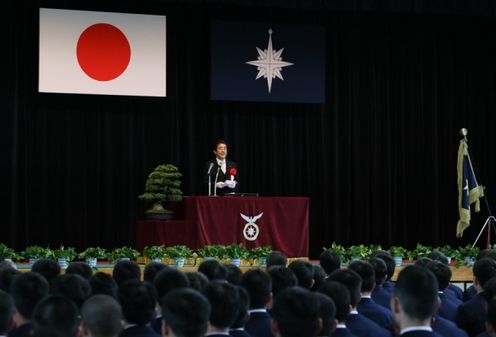 Photograph of the Prime Minister delivering a congratulatory address (2)