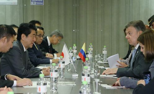 Photograph of the Japan-Colombia Summit Meeting