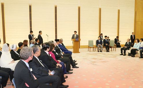 Photograph of the Prime Minister delivering an address (2)