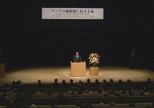 Photograph of the Prime Minister delivering an address (2)