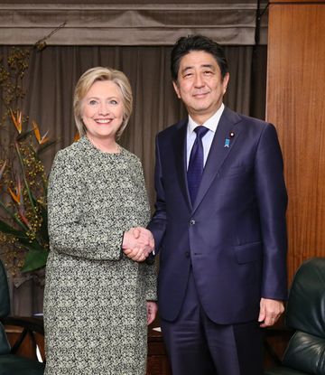 Photograph of the Prime Minister receiving a courtesy call from the former Secretary of State of the United States (1)