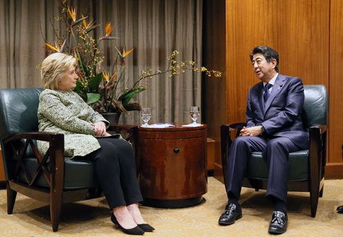 Photograph of the Prime Minister receiving a courtesy call from the former Secretary of State of the United States (3)