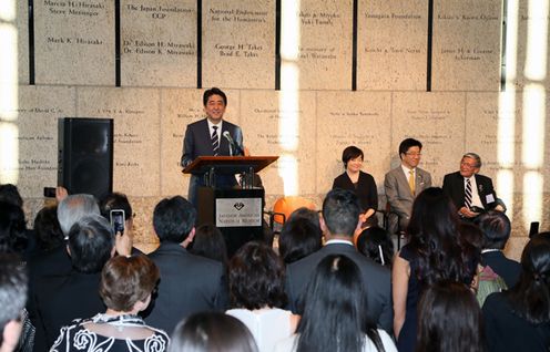 Photograph of the Prime Minister delivering an address at the reception hosted by the Japanese American National Museum