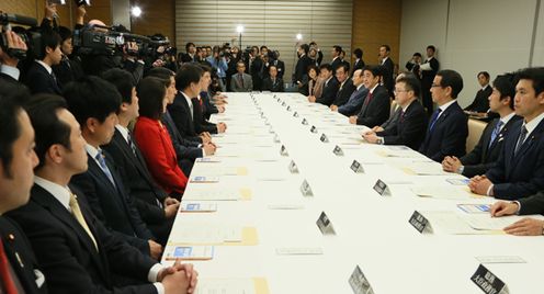 Photograph of the Prime Minister delivering an address at the first meeting of Parliamentary Vice-Ministers (2)