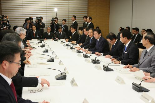 Photograph of the Prime Minister attending the meeting (2)