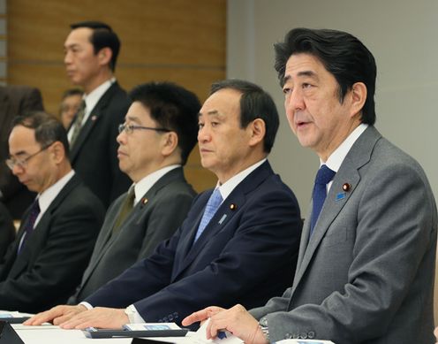 Photograph of the Prime Minister making an opening statement (1)