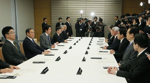 Photograph of the Prime Minister making an opening statement (2)