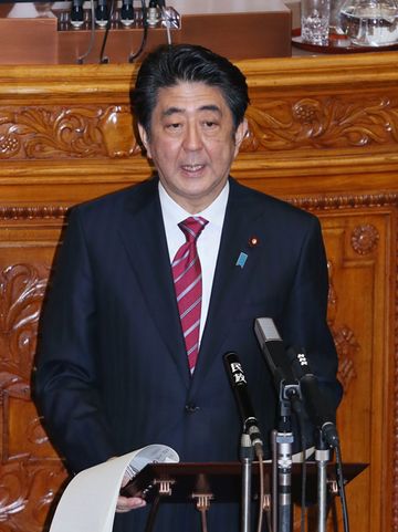 Photograph of the Prime Minister answering questions at the plenary session of the House of Councillors (1)