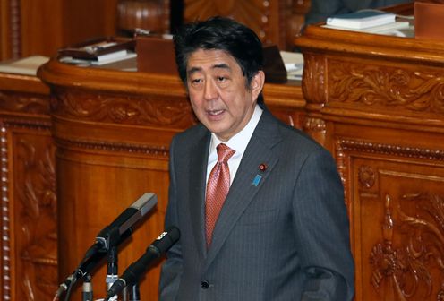 Photograph of the Prime Minister answering questions at the plenary session of the House of Councillors (1)