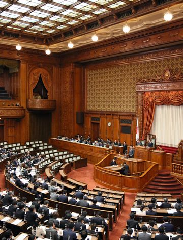 Photograph of the Prime Minister answering questions at the plenary session of the House of Councillors (2)