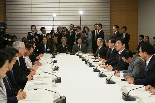 Photograph of the Prime Minister attending the meeting (2)