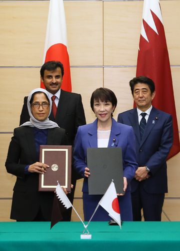 Photograph of the leaders attending the signing ceremony (1)