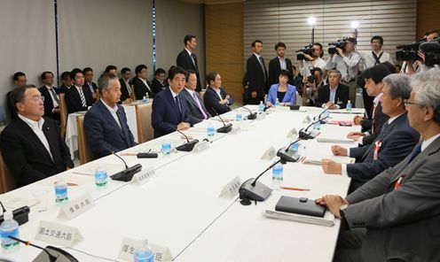 Photograph of the Prime Minister making a statement (2)