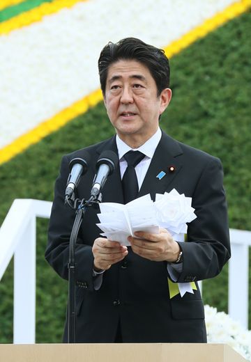 Photograph of the Prime Minister delivering an address (1)