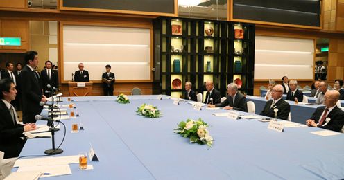 Photograph of the meeting to listen to requests by representatives of atomic bomb survivors