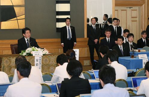 Photograph of the Prime Minister holding a press conference