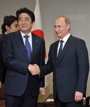 Photograph of the Prime Minister shaking hands with the President of Russia