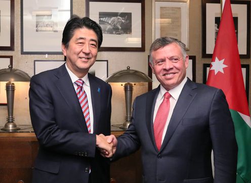 Photograph of the Prime Minister shaking hands with the King of Jordan