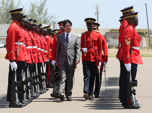 Photograph of the Prime Minister attending a welcome ceremony (2)